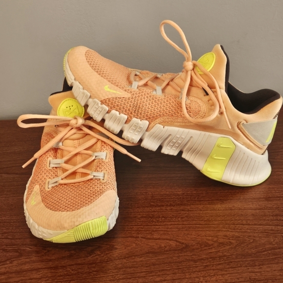 Nike Free Metcon 4 EUC Size 9.5 - Picture 1 of 11
